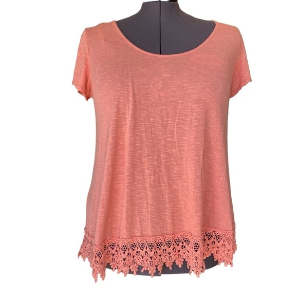 JESSICA SIMPSON Plus size 1X lightweight peach crochet lace hem split back top - Picture 1 of 7